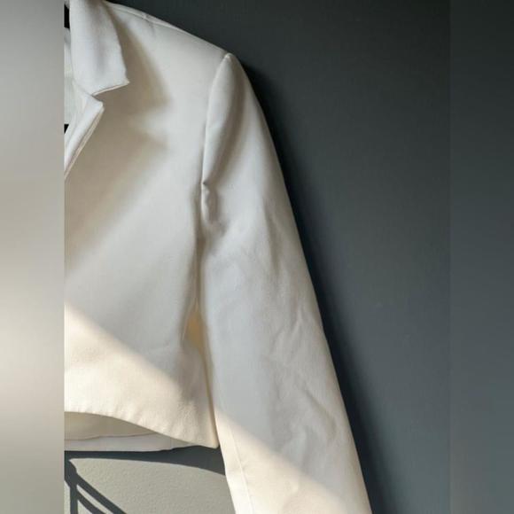 Zara NWOT Woman Cropped blazer with V-neck White | Size XS - Picture 10 of 10